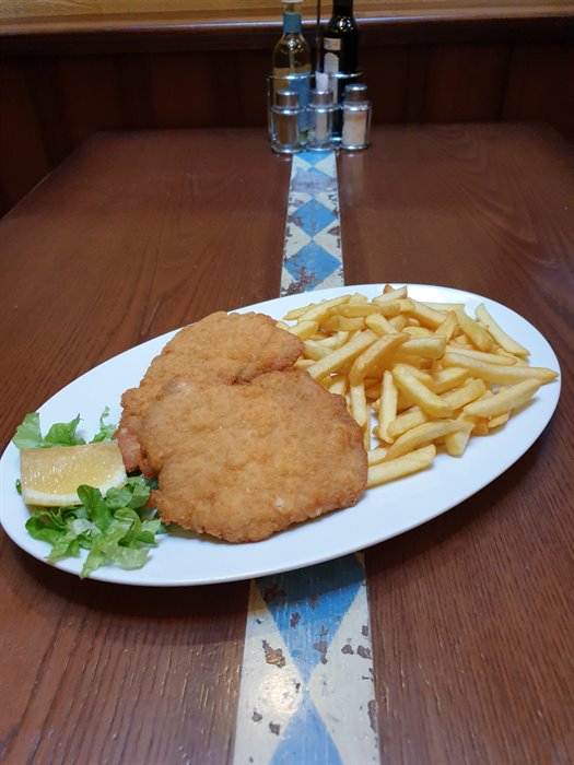 SECONDI PIATTI - Cotoletta di pollo alla viennese con patatine fritte