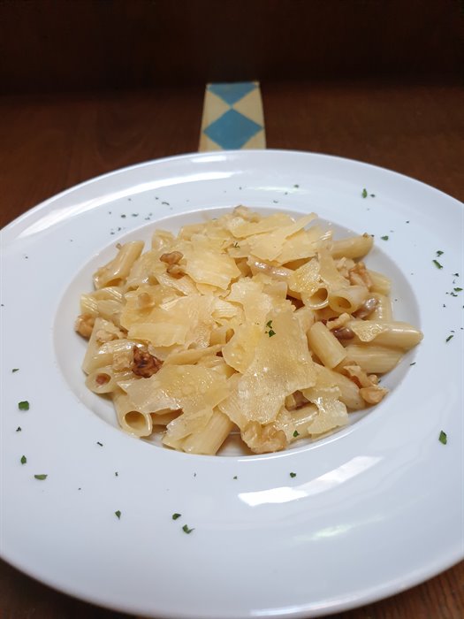 PRIMI PIATTI - Pennette Felicetti con Speck, noci e formaggio Gouda
