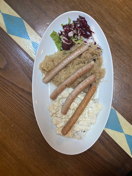 I WURSTEL DELLA NOSTRA CUCINA - Wurstel di Norimberga alla griglia con crauti e insalata di patate
