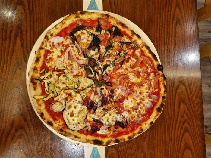 PIZZA - Maxi tagliere misto di pizza in 8 varianti scelte dallo chef