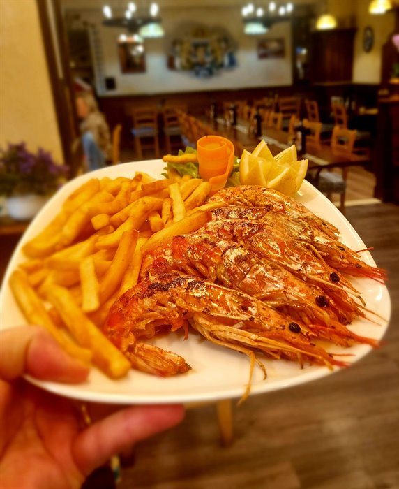 SECONDI PIATTI - Grigliatina di gamberoni con patate fritte